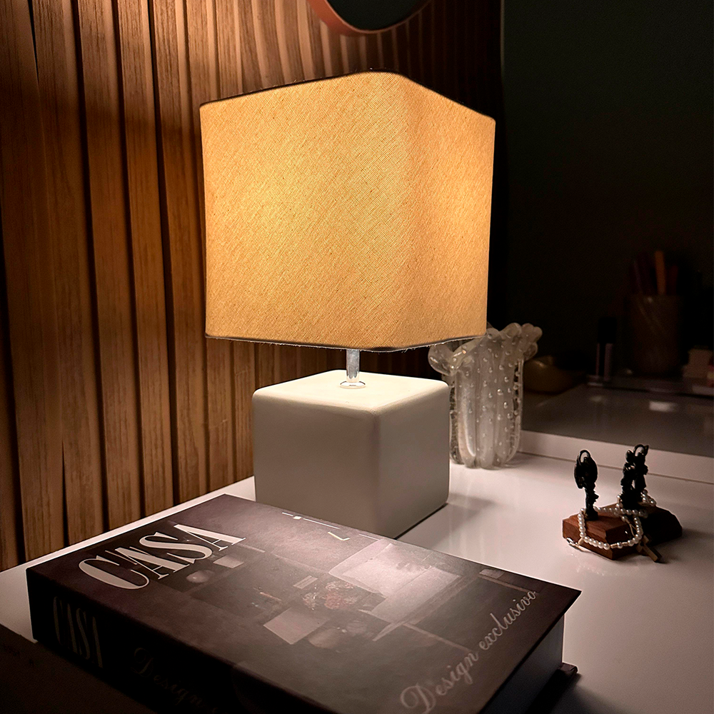 Abajur Cubo de Cerâmica com Cúpula