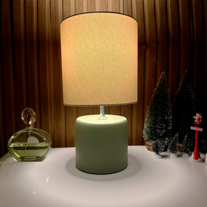 Abajur Cilindro de Cerâmica com Cúpula de Linho + Lâmpada