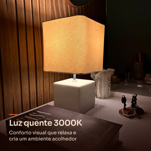 Abajur cubo off white com cúpula de tecido, luz quente 3000K #offwhite