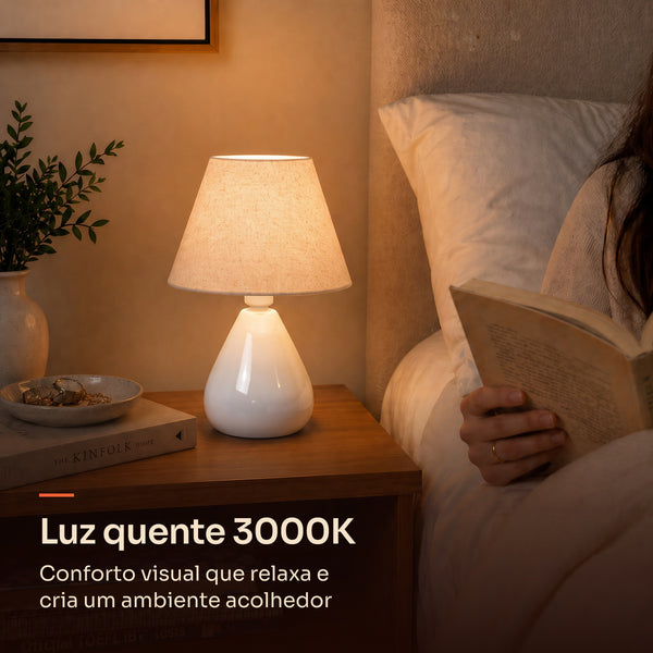 Abajur gota branco com cúpula de tecido e luz quente 3000K na mesa de cabeceira #branco #tecido
