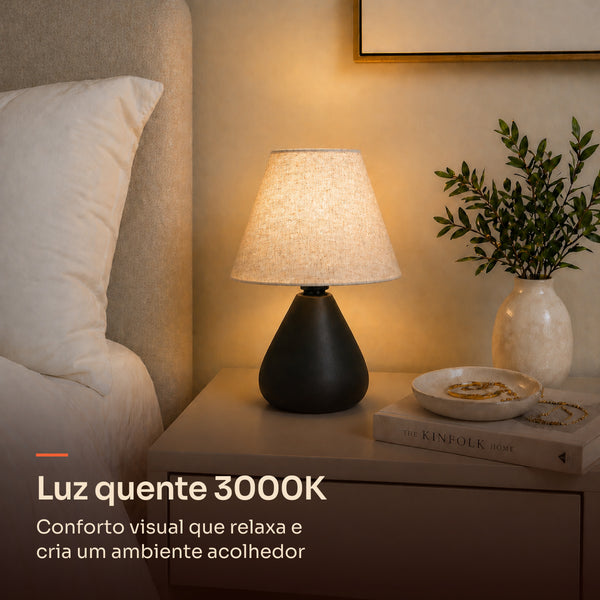Abajur gota preto com cúpula de tecido e luz quente 3000K na mesa de cabeceira #preto #tecido