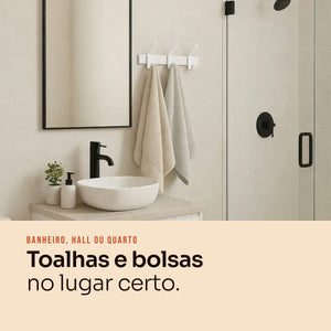 Cabideiro 3 ganchos branco no banheiro com toalhas #branco