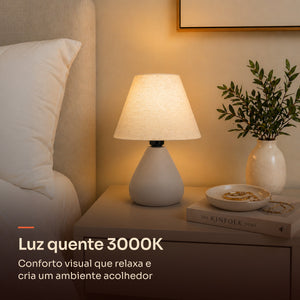 Abajur gota capuccino com cúpula de tecido e luz quente 3000K na mesa de cabeceira #capuccino #tecido