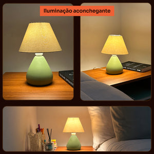 Abajur gota verde pistache com cúpula de tecido aceso no quarto, iluminação aconchegante #verdepistache #tecido
