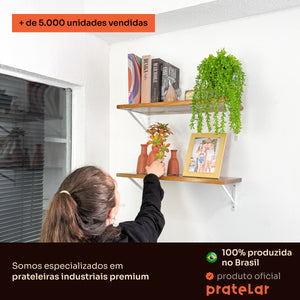 Prateleiras de madeira com mão francesa branca sendo decoradas, mais de 5.000 unidades vendidas, Pratelar #branco