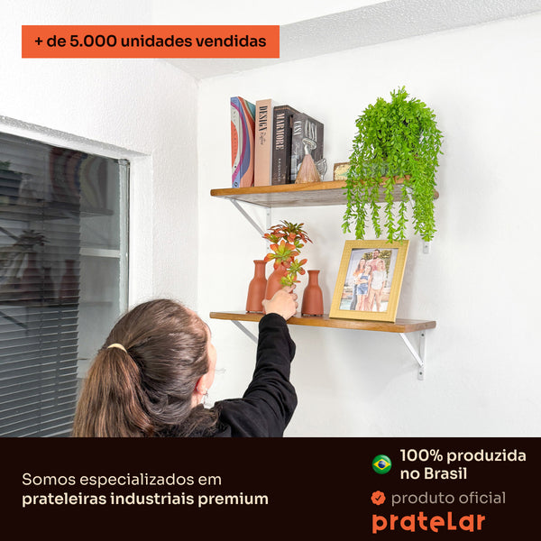 Prateleiras de madeira com mão francesa branca sendo decoradas, mais de 5.000 unidades vendidas, Pratelar #branco
