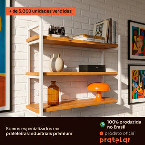 Prateleira tripla industrial branca 80x20 cm instalada em ambiente, Pratelar #80x20cm #branco